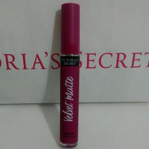 COPY - Victoria's Secret Matte Cream Lip Stain Scandalous